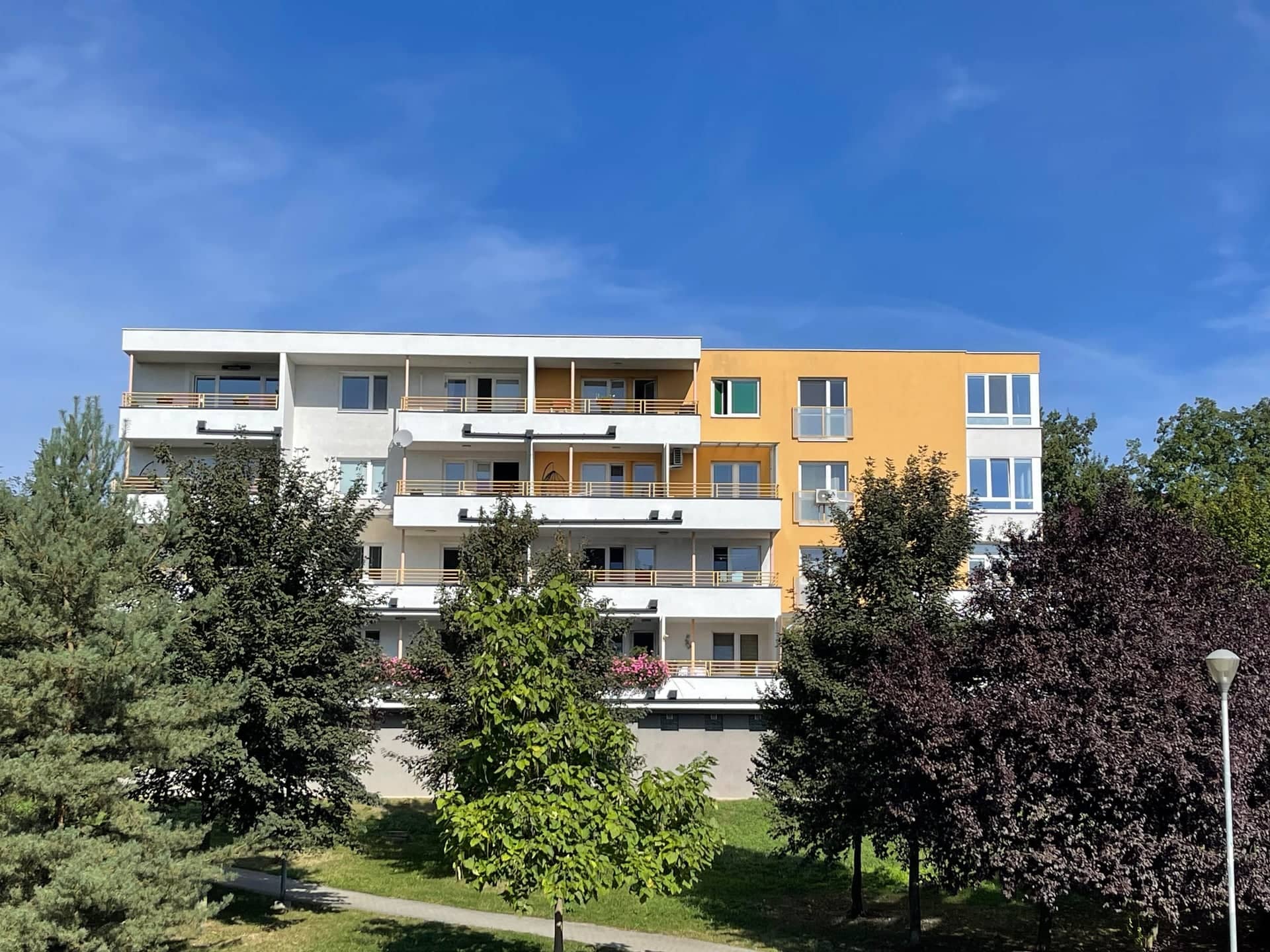 Gen. Sochora Ostrava - Poruba – pohled na budovu